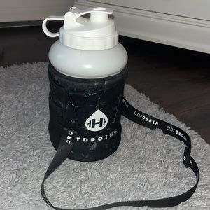 White og hydro jug with black marble sleeve bundle